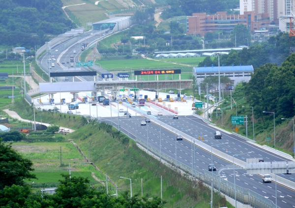 경기도는 올해 추석 연휴가 시작되는 23~25일 서수원~의왕간 고속화도로, 제3경인 고속화도로, 일산대교 등 도가 관리하는 민자도로 3곳을 대상으로 무료 통행을 시행한다