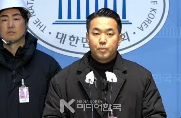 반공애국청년단의 백골부대 창립 기자회견