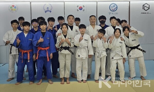 태권도 꿈나무들과 박찬보 회장