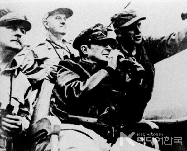 6.25전쟁 맥아더 장군 인천상륙작전