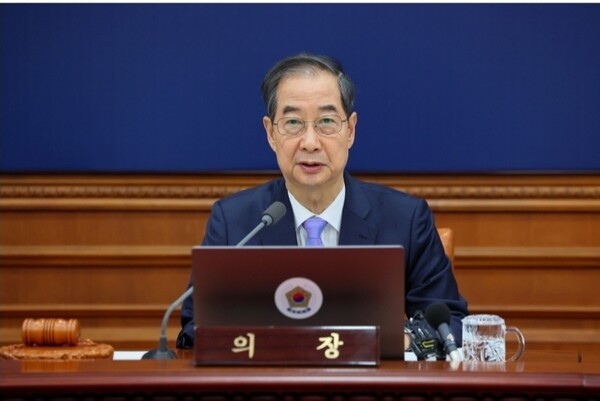 한덕수 대통령 권한대행 국무총리가 29일 세종대로 정부서울청사에서 열린 국무회의를 주재, 모두발언을 하고 있다.