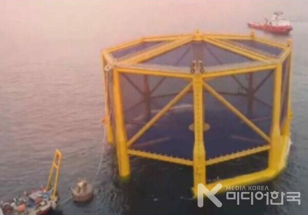 사진 : 중국이 서해에 설치한 구조물 (출처 : 연합뉴스)