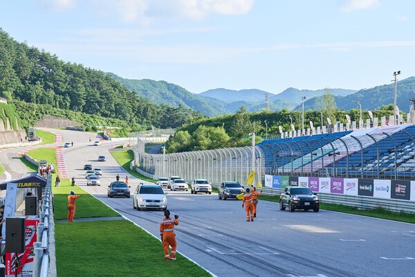 2022년 강원 국제 모터 페스타에서 진행한 에코랠리에 출전한 차량들이 연비 경쟁을 하고 있다.