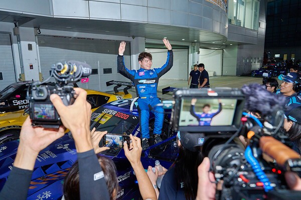 2024 오네 슈퍼레이스 6라운드 2위 김동은 카 포디움 세리머니