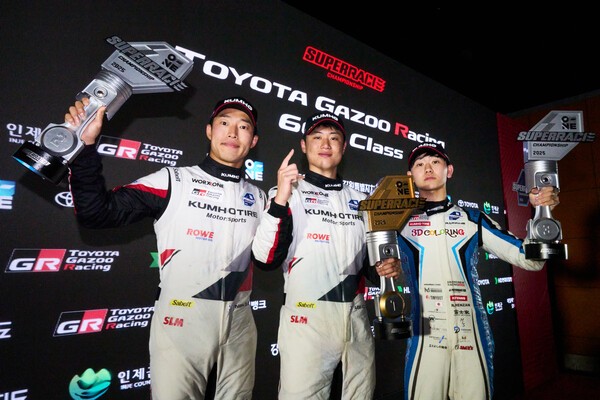 S6000 클래스 3라운드 포디움에 오른 노동기(좌), 이창욱(가운데), 헨쟌 료마(우) 선수, 사진 슈퍼레이스 제공