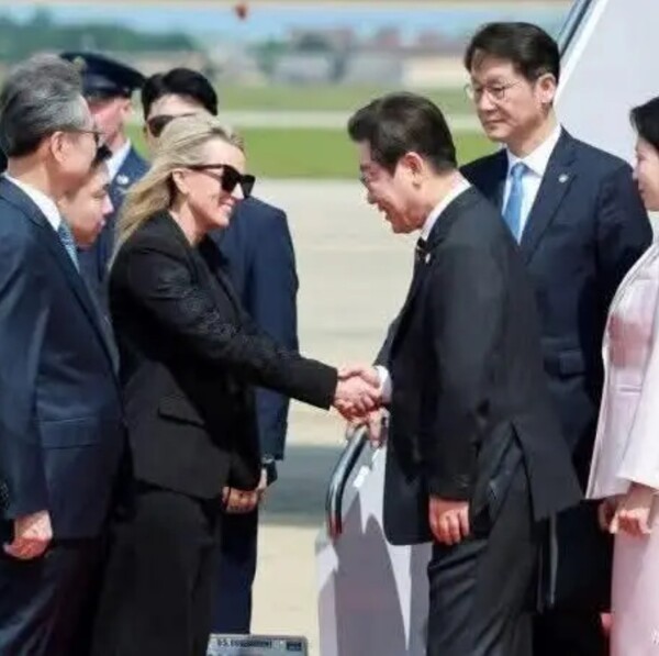 이재명 가짜 대통령 미국 도착 환영식