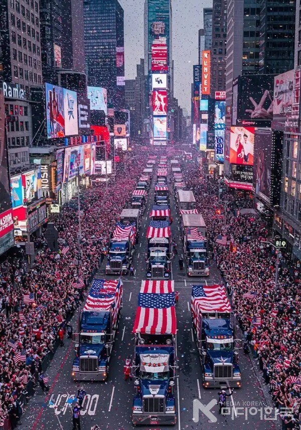 자유와 평화의 종소리. 챨리 커크 장례 행열