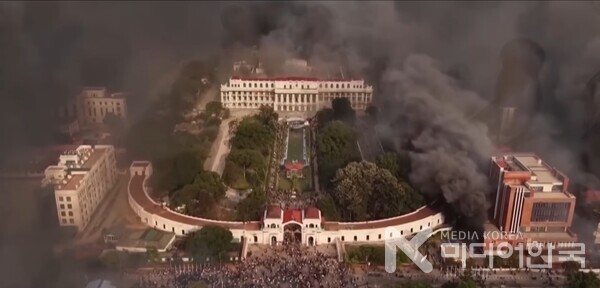 네팔 국민의 민중봉기