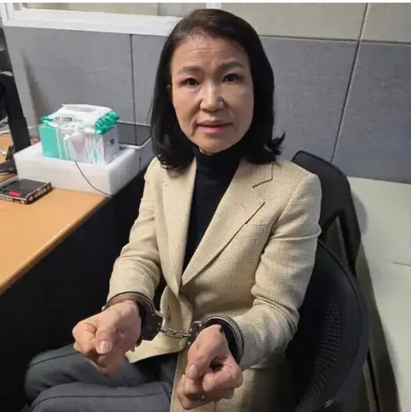 부당한 불법 체포로 수갑을 찬  이진숙 전 방통위원장. 당신이 있어 자유 대한민국은 존재합니다