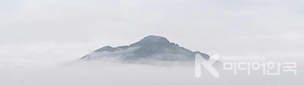 인연이 있는 자를 위해 대법안장(大法眼藏)을 전하고 있는 구례군 섬진강 강변에 자리한 오산(鰲山)이다.