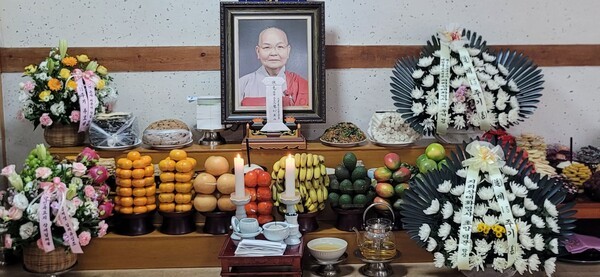 사진 설명: 각심 큰스님의 진영(眞影)임