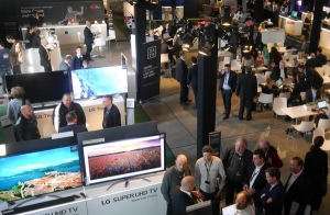 LG전자, ‘올레드 TV’로 세계 프리미엄 시장 잡는다