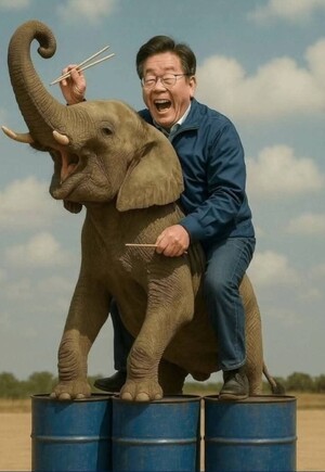 [사설] 인민 재판에 인민의 피를 빨아...영화 기생충의 장면들이 떠올라?