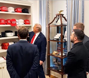 [정치] 트럼프 대통령 전 세계 평화를 향한 행진...부정선거 뿌리뽑는다