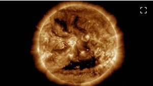 [사회-창조주] 태양계의 태양의 25주기에 극대기의 돌입...거대한 코로나 방출로 지자기 폭풍이 예상