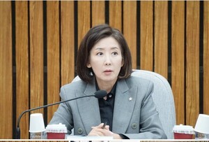 [이슈 현장] 나라가 무너진다. 범죄자 대통령 때문에. 지금 대한민국은 그 벼랑 끝에 서 있다